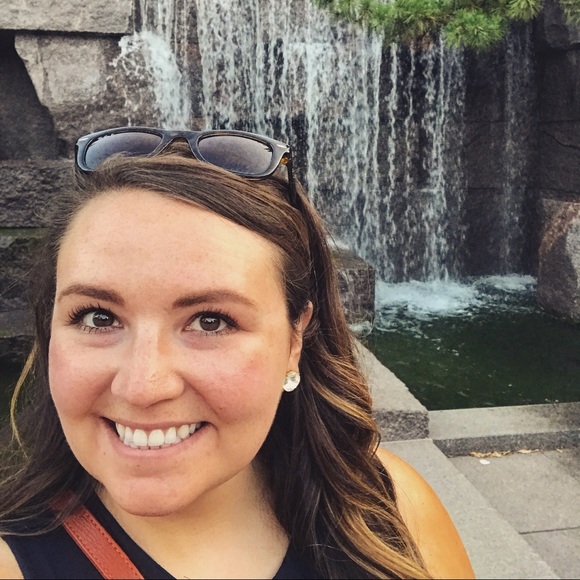 Meet your Posher, Caroline - Picture 2 of 5